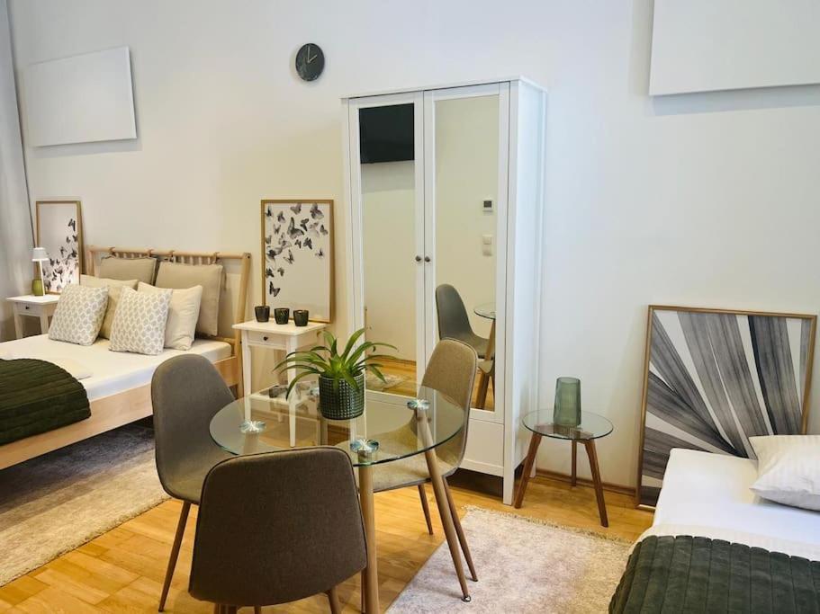 Gemuetliches Studio Apartment เวียนนา ภายนอก รูปภาพ